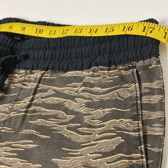 PacSun Tiger Camo Shorts size Large - Picture 5 of 7